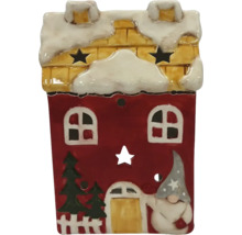 Dekoratives Keramikhaus mit Sternenmuster und Schnee