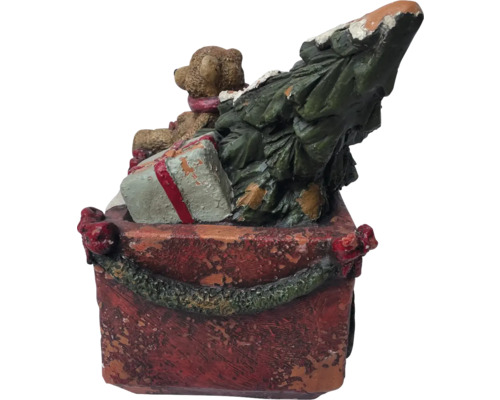 Dekorative Weihnachtsszene mit Teddybär, Geschenk und Weihnachtsbaum auf einer roten Basis