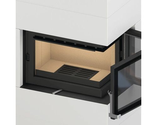 Vue détaillée d''un poêle à bois avec porte en verre ouverte