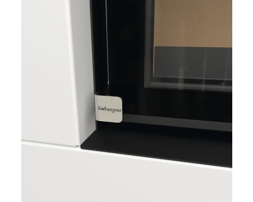 Vue détaillée d''une cheminée avec le logo Rotheigner.