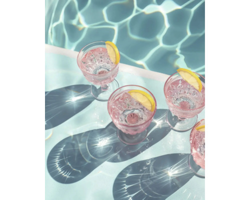 Panneau décoratif happy hour Cocktails 40x50 cm Scène avec verres, boissons et tranches de citron à côté d''une piscine