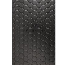 Detailansicht einer Bodenmatte mit Noppenmuster.