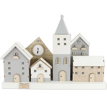 Dekorative Holzhaus-Szene mit Uhr