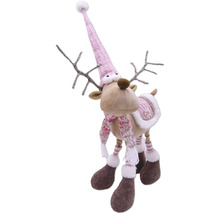 Élan décoratif avec écharpe et bonnet pour la période de Noël