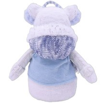 Vue arrière d''un ours en peluche à capuche servant de housse de bouteille