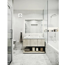 Salle de bain moderne avec meuble-lavabo, miroir, douche et baignoire