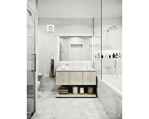 Salle de bain moderne avec meuble-lavabo, miroir, douche et baignoire