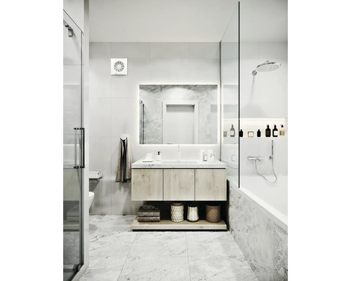 Salle de bain moderne avec lavabo, miroir, douche et baignoire