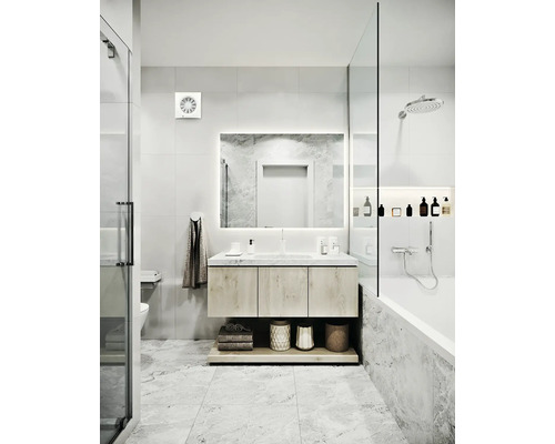 Salle de bain moderne avec lavabo, miroir, baignoire et douche