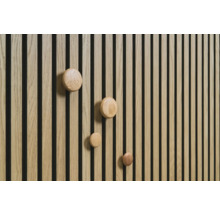 Panneau en bois avec quatre crochets ronds en bois