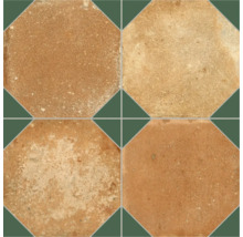 Plusieurs carreaux de sol carrés dans un motif octogonal.
