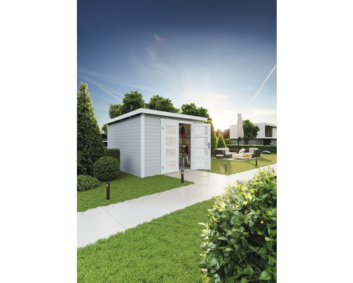 Jardin avec abri de jardin, pelouse et mobilier de jardin