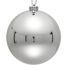 Boule de Noël argentée à suspendre