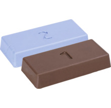 Deux pièces rectangulaires en plastique avec les chiffres un et deux