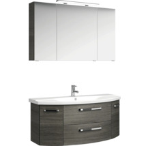 Badezimmermöbel-Set bestehend aus Waschtisch mit weißem Becken, Unterschrank in dunkler Holzoptik und einem dreitürigen Spiegelschrank mit Beleuchtung.