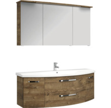 Badezimmermöbel-Set mit geschwungenem Waschtischunterschrank in Holzoptik, weißem Waschbecken und dreitürigem Spiegelschrank.