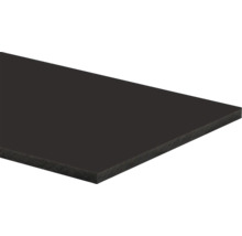 Une plaque en plastique noire.