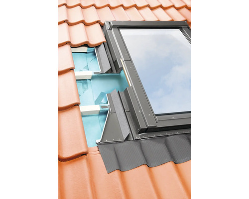 Dachfenster auf einem Ziegeldach montiert