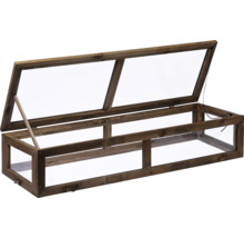 Frühbeet aus Holz mit geöffnetem Deckel