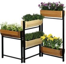 Mehrstöckiger Pflanzkasten aus Holz und Metall mit Pflanzen