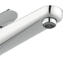 Detailaufnahme eines verchromten Wasserhahns