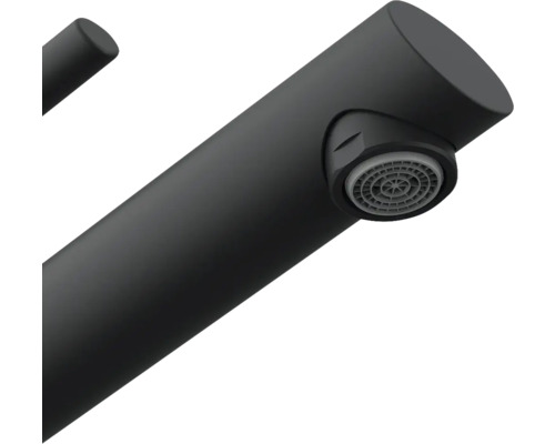 Gros plan d''un robinet noir avec régulateur de jet