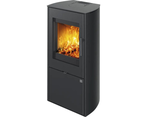 Kaminofen mit Flammen im Feuerraum