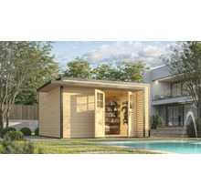 Abri de jardin en bois avec portes doubles ouvertes à côté d'une piscine