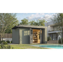 Abri de jardin avec portes doubles ouvertes à côté d'une piscine