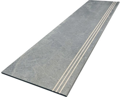 Stufenelement aus Stein mit Rillen