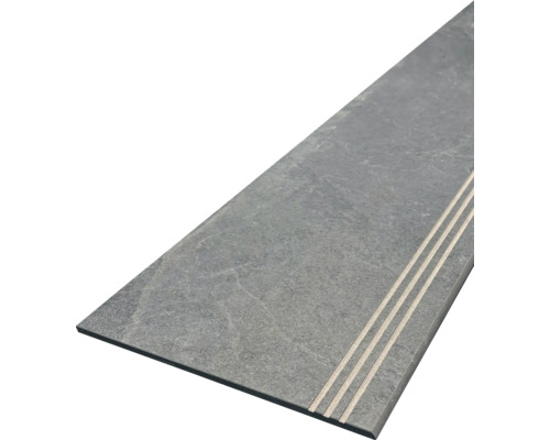 Treppenstufe aus Stein mit Rillen