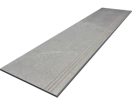 Graue Treppenfliese mit Rillen für den Aussenbereich