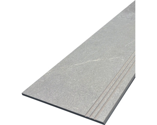 Graue Treppenstufe aus Keramik mit Rillen