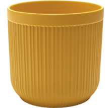 Pot de fleurs jaune avec des nervures verticales.