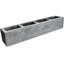 Grauer Schalungsstein mit Hohlräumen