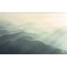 Vue aérienne de montagnes dans le brouillard