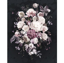 Arrangement floral avec des roses et des pivoines
