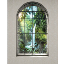Fenêtre décorative avec vue sur une cascade