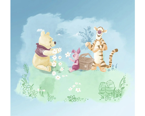 Illustration mit Winnie Puuh, Ferkel und Tigger beim Blumenpflücken für ein Picknick