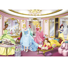 Scène avec différentes princesses Disney dans une pièce