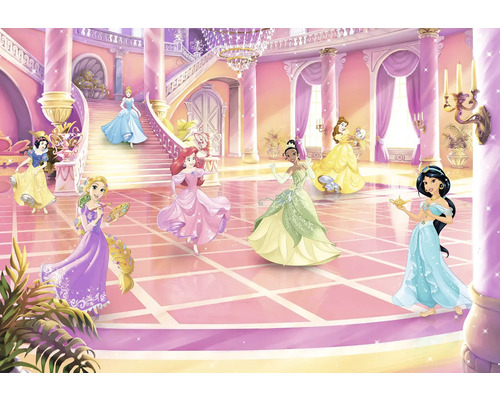 Illustration mit mehreren Disney Prinzessinnen in einem Ballsaal