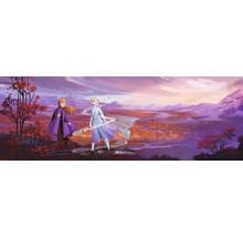 Szene aus dem Film Die Eiskönigin 2 mit Anna und Elsa in einer Herbstlandschaft