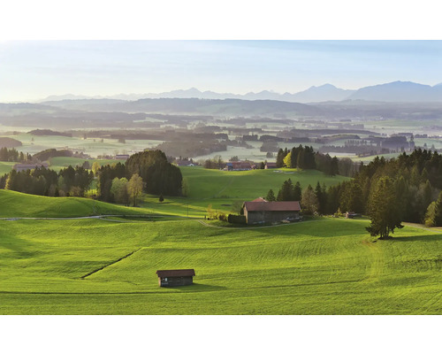Papier peint panoramique intissé SHX9-064 Petit paradis de Bavière 9 pces 450 x 280 cm Paysage avec collines verdoyantes, fermes et montagnes en arrière-plan