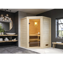 Salle de bain avec sauna en bois, lavabo et miroir