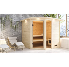 Sauna en bois avec porte en verre et sièges dans une pièce lumineuse