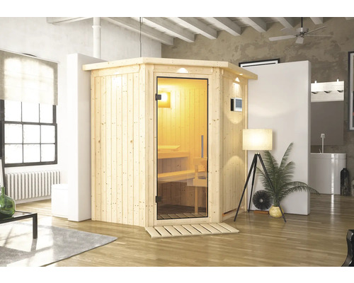 Holzsauna mit Glastür in einem hellen Raum
