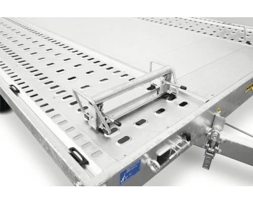Vue détaillée d'une remorque Humbaur avec plateau de chargement