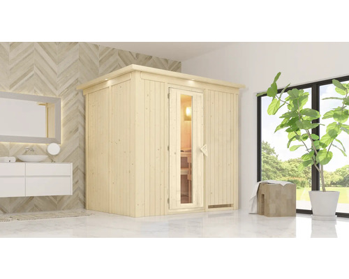 Holzsauna in einem hellen Badezimmer mit Waschtisch und Spiegel