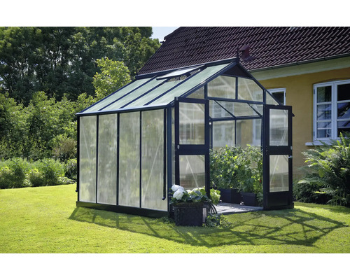 Serre JULIANA Premium 8,8 m² plaques alvéolaires double paroi de 10 mm 296 x 296 cm anthracite/noir Serre avec porte ouverte dans le jardin