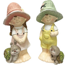 Dekorative Gartenfiguren: Mädchen und Junge mit Tierfiguren